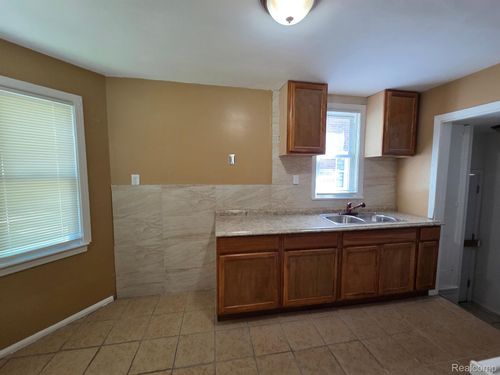 19415 Riopelle St, Detroit, MI, 48203-4713 | Card Image