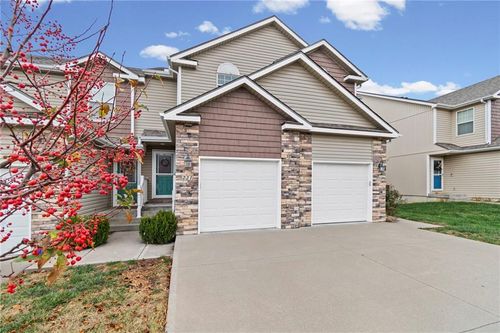 221 Pointe Ln, Raymore, MO, 64083-7801 | Card Image