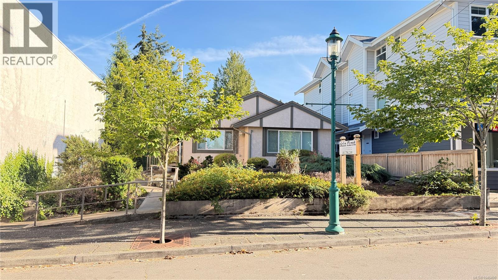 Commercial Lease in Qualicum Beach