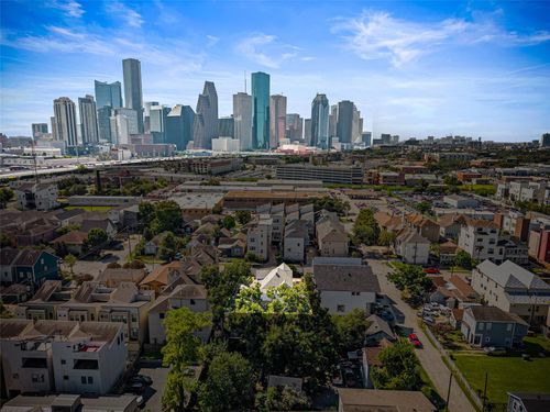 1214 Edwards St, Houston, TX, 77007-4230 | Card Image