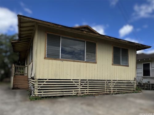 1319 Arsenal Rd, Honolulu, HI, 96819-2408 | Card Image