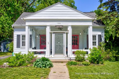 722 Lake St, Saugatuck, MI, 49453-9435 | Card Image