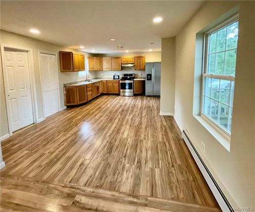 1291 Burlingham Rd, Pine Bush, NY, 12566-7327 | Card Image