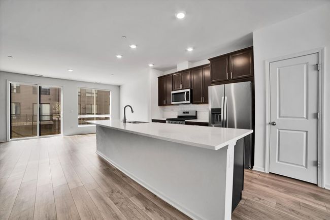 1292 Quadrant Ln, Townhouse with 3 bedrooms, 3 bathrooms and 2 parking in Schaumburg IL | Image 4