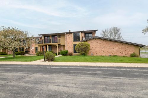 8749 N 72nd St, Milwaukee, WI, 53223-2732 | Card Image