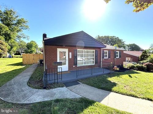 206 Park St, HARRISBURG, PA, 17109-3827 | Card Image