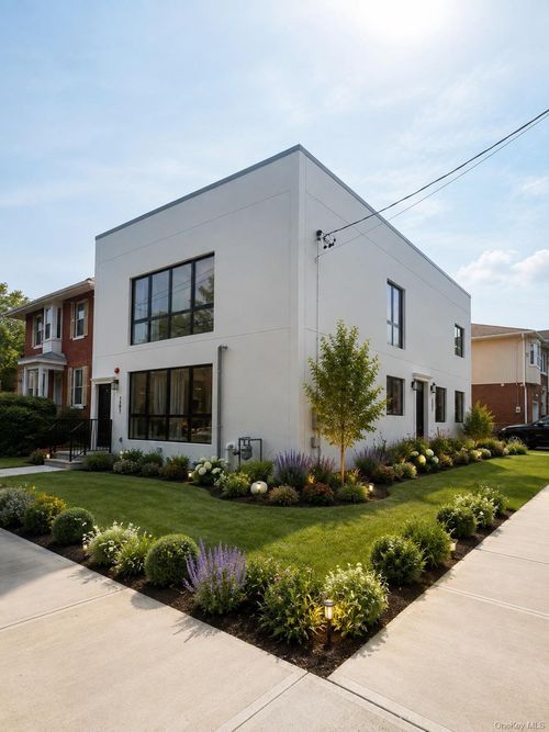 33-03 213th St, Bayside, NY, 11361-1532 | Card Image