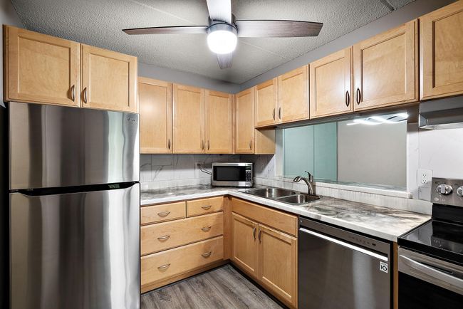 APT-409 - 10411 Cedar Lake Rd, Condo with 2 bedrooms, 2 bathrooms and null parking in Minnetonka MN | Image 4