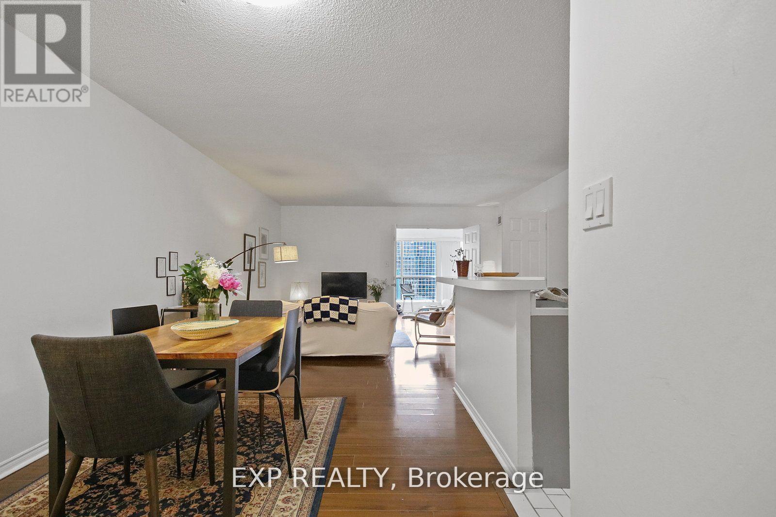 Residential in Toronto (Waterfront Communities) 4