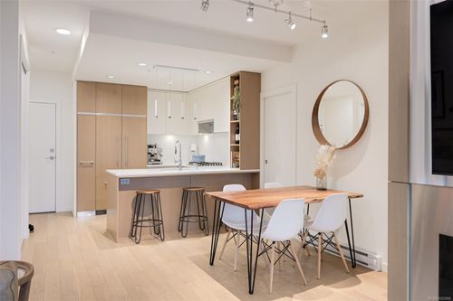 303-1033 Cook St, Victoria, BC, V8V0E1 | Card Image