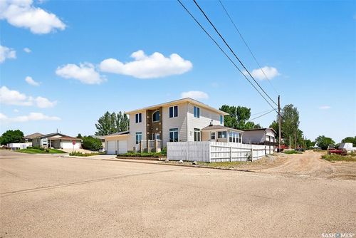 455 16th Ave Nw, Moose Jaw, SK, S6H8C2 | Card Image
