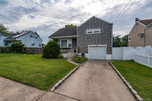 5 Floyd Street, Babylon, NY, 11703 | Card Image