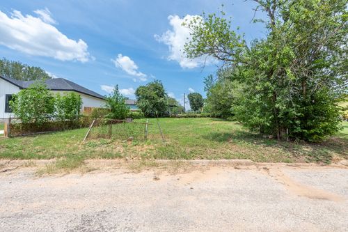 112 Field Street, Luling, TX, 78648 | Card Image