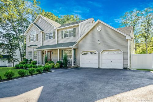 3 Embassy Rd, Selden, NY, 11784-2296 | Card Image