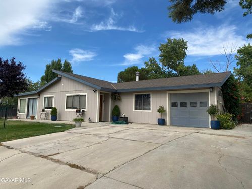 20909 Ridgeway Dr, Tehachapi, CA, 93561-8820 | Card Image