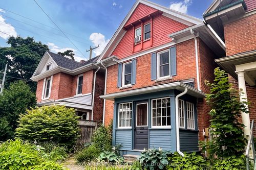 689 8th St E, Owen Sound, ON, N4K1L7 | Card Image