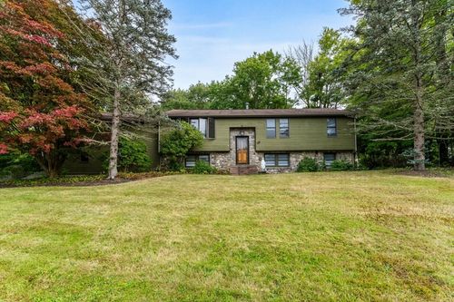 9 Karen Ln, Abington, MA, 02351-1527 | Card Image