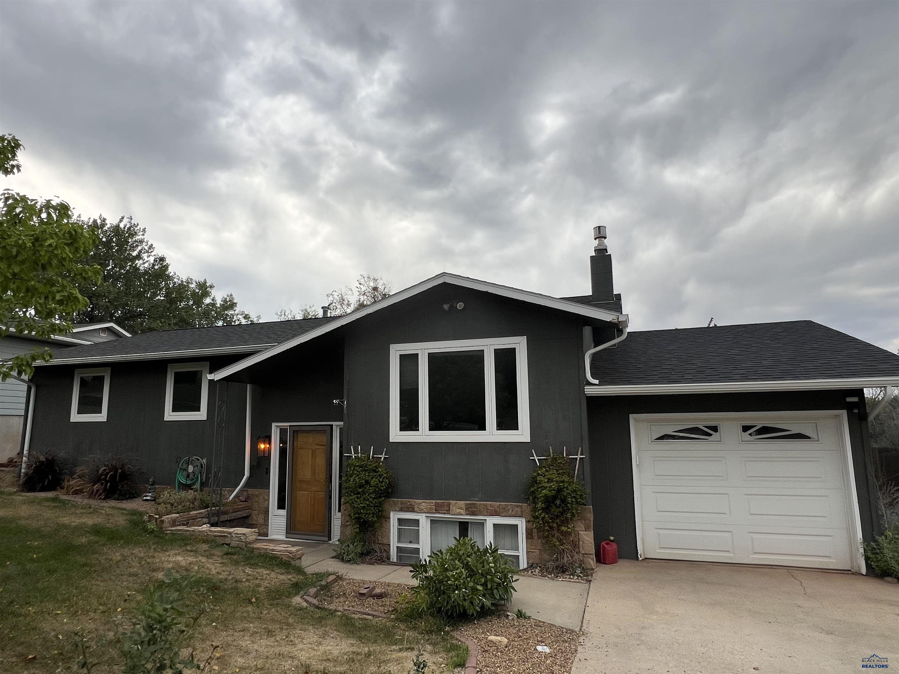 Hall St, Rapid City, SD 57702