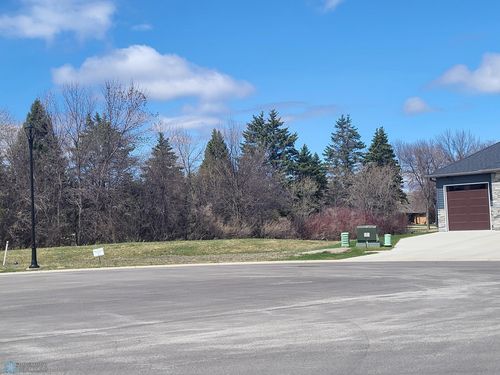 5317 Grayland Dr S, Fargo, ND, 58104-6390 | Card Image
