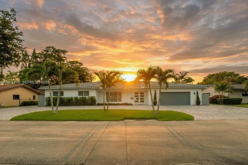 19150 S Saint Andrews Dr, Hialeah, FL, 33015-2332 | Card Image