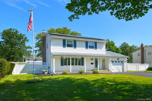 42 Montrose Dr, Commack, NY, 11725-1330 | Card Image