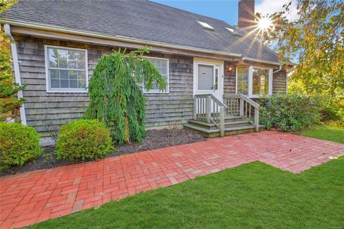 4 Trail Ct, Water Mill, NY, 11976-2010 | Card Image