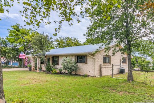 103 Amber Dr, Comfort, TX, 78013-2222 | Card Image