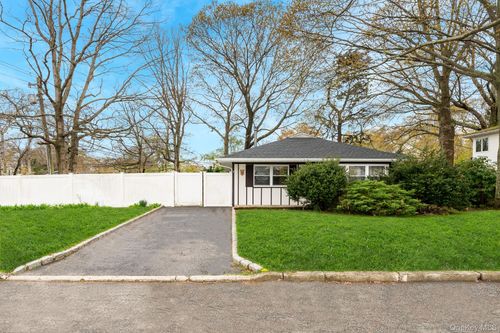 2 Arleen Ave, Holbrook, NY, 11741-2306 | Card Image