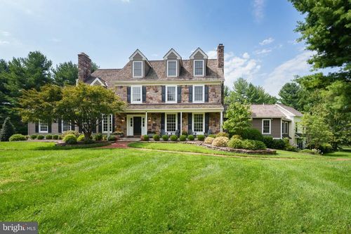 12 Crestwood Cir, NEW HOPE, PA, 18938-5605 | Card Image