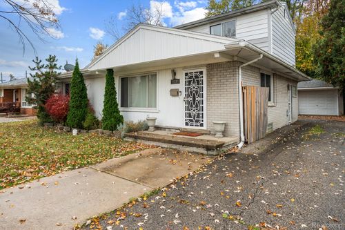 29249 Everett St, Southfield, MI, 48076-5810 | Card Image