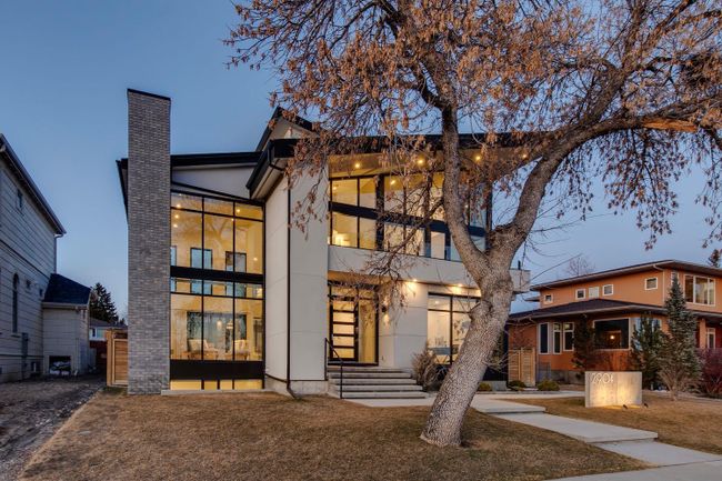 2904 Toronto Crescent Nw, Home with 4 bedrooms, 3 bathrooms and 3 parking in Calgary AB | Image 2
