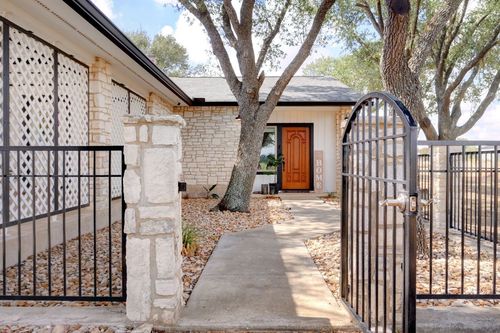 8789 Youngsford Rd, Marion, TX, 78124-1629 | Card Image