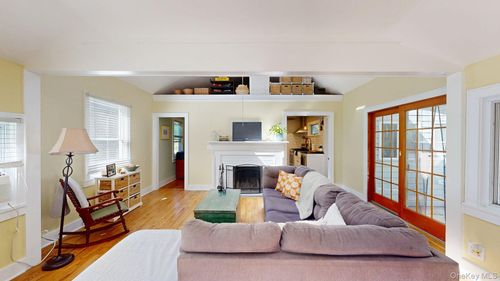 19 Island Rd, Sound Beach, NY, 11789-1945 | Card Image