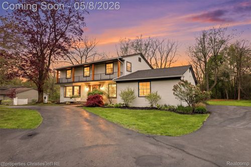 2343 Eastways Rd, Bloomfield Hills, MI, 48304-2401 | Card Image