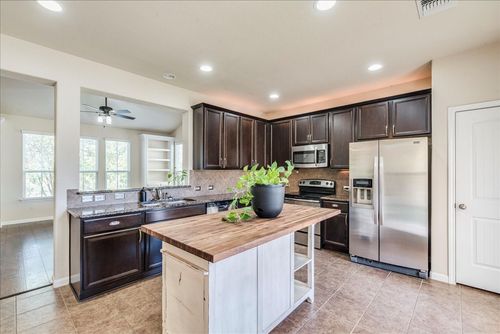 711 Heritage Springs Trl, Round Rock, TX, 78664-7912 | Card Image