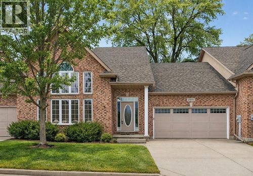 2016 Thelma Ave, Bright's Grove, ON, N0N1C0 | Card Image