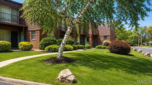 20 Arbor Village Ct, Ferguson, MO, 63135-2923 | Card Image