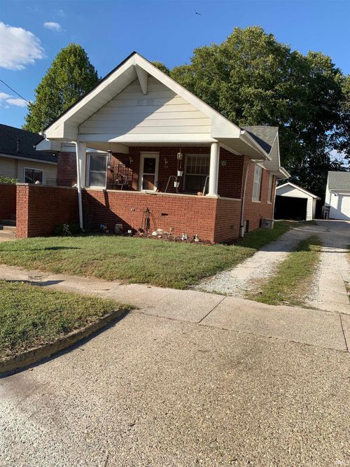 530 W Spring St, Bloomfield, IN, 47424-1112 | Card Image