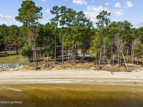 8 Sandy Bay Drive E, Oriental, NC, 28571 | Card Image