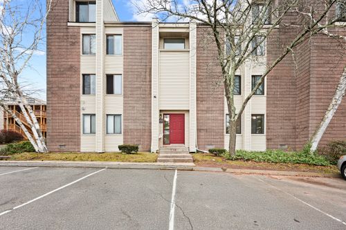 38-38 Burgundy Hill Ln, Middletown, CT, 06457-6332 | Card Image