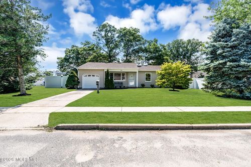 160 Berkeley Dr, Brick, NJ, 08724-3847 | Card Image