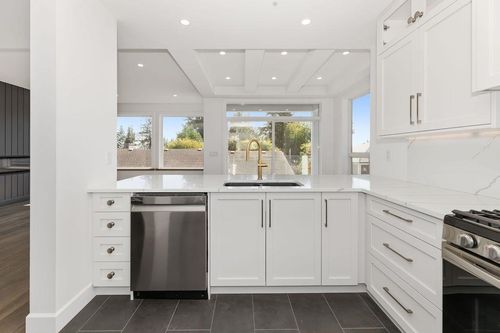 6315 Burdett Rd, Sechelt, BC, V7Z0M3 | Card Image