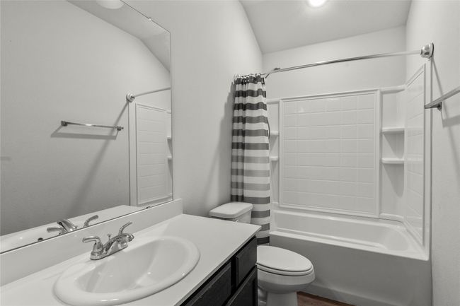 Shared bathroom | Image 14