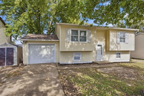 2110 W 58th St, Davenport, IA, 52806-1716 | Card Image