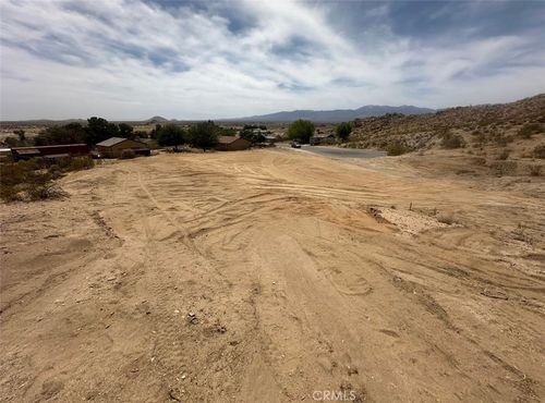 17707 Queensglen Ave, Lake Los Angeles, CA, 93591-3311 | Card Image
