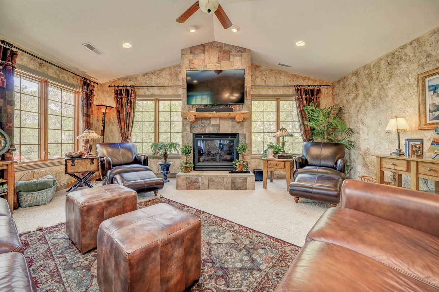 Woodside Ct, Spirit Lake, IA 51360