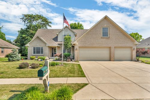 6686 Woodcrest Dr, Avon, IN, 46123-7302 | Card Image