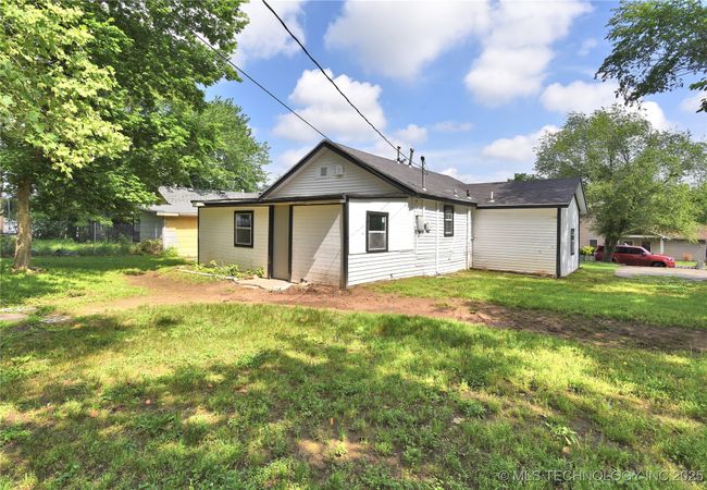 12 E Mill Ave, House other with 2 bedrooms, 2 bathrooms and null parking in Sapulpa OK | Image 20