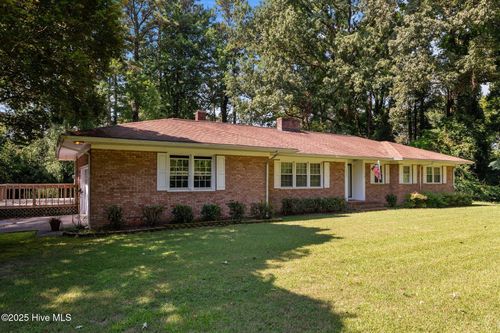 300 Dawson St, Grifton, NC, 28530-7093 | Card Image