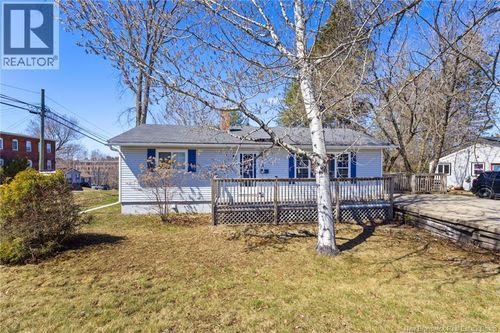 3 Downing St, Fredericton, NB, E3A4M7 | Card Image